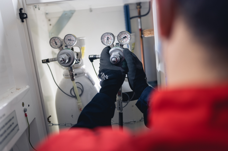 Technician controling medical gas flow 5